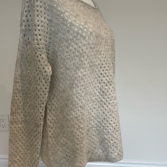 Luxurious One Grey Day V-back Sweater - Picture 5 of 7